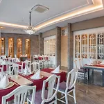 Hotell Crown Sunshine