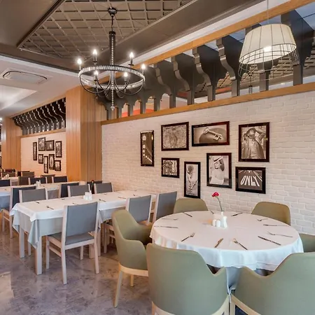 Crown Sunshine Hotel Sidé