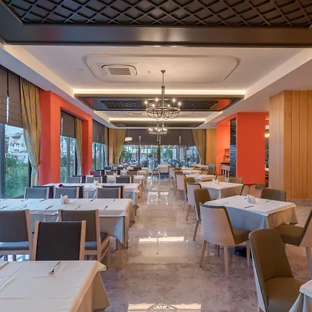 Ξενοδοχείο Crown Sunshine 5*