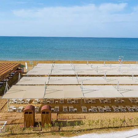 Ξενοδοχείο Crown Sunshine 5*