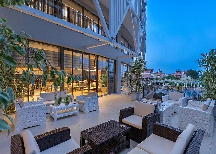 Crown Sunshine Hotel 5*